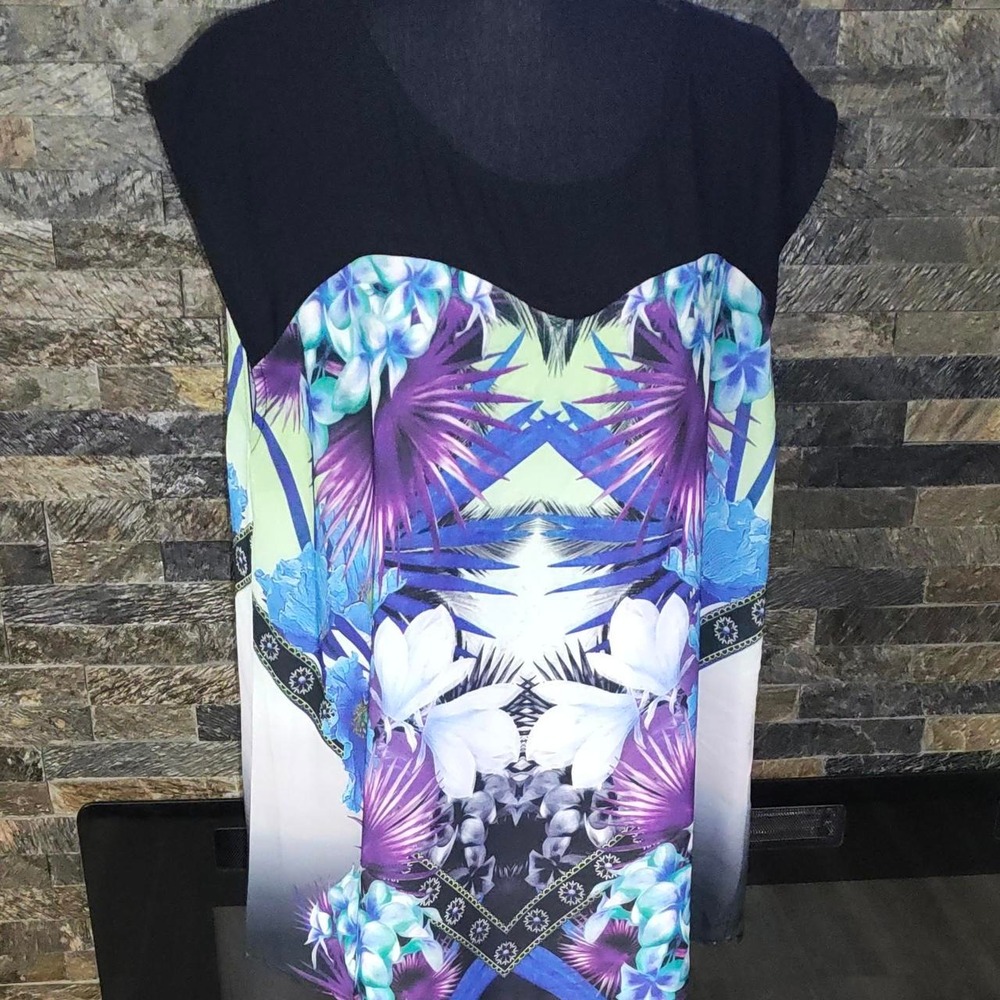 Multi colored Floral Loose Top Size 1X NEW without tag